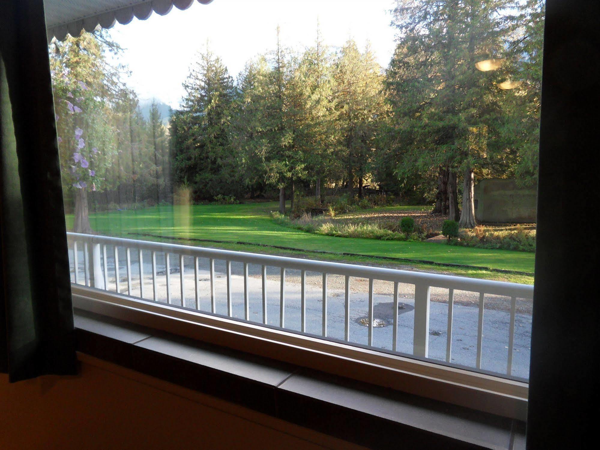 The Hitching Post Motel Pemberton Exterior foto